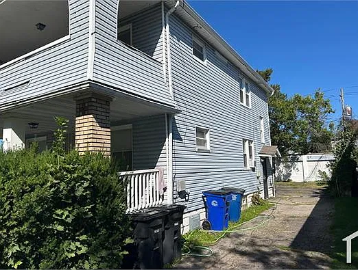 3 bed, 816 sqft, $1,000 — Photo 1
