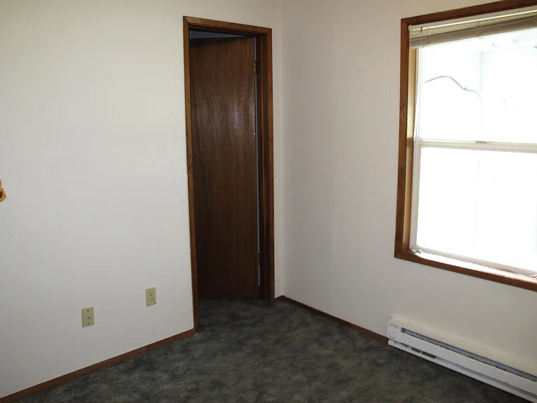 1001 NW Crosby Ave #1 & 2 — Photo 10
