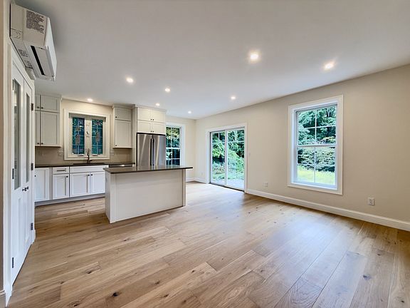 4th image of 94 Lyman Rd #A