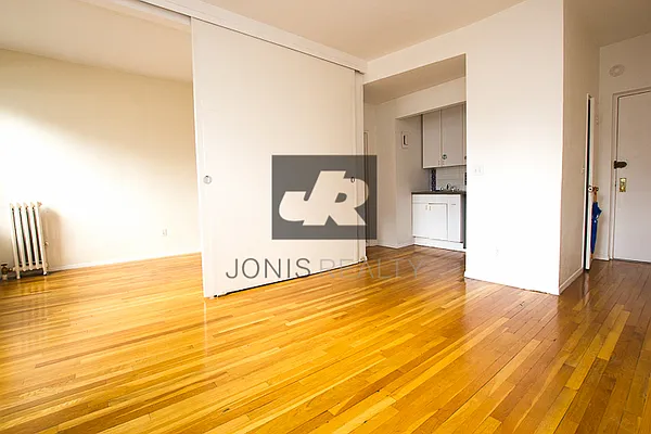 Rented by Jonis Realty | media 3
