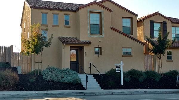 1st image of 582 River Oaks