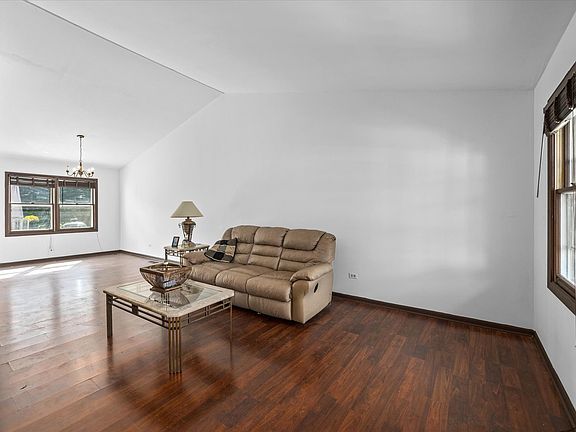 3rd image of 2729 Zurich Ln