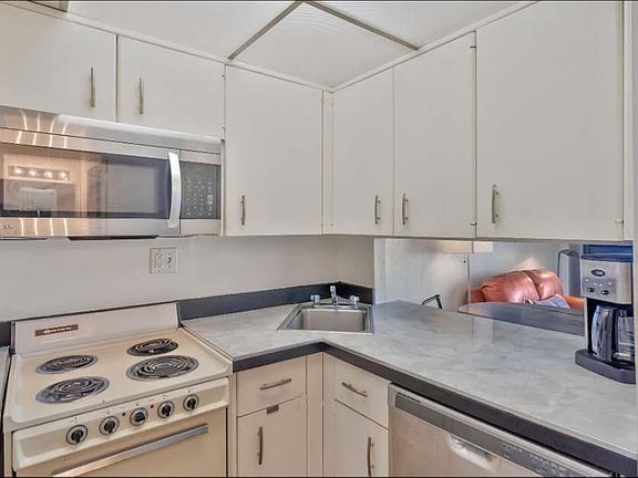 3rd image of 2900 NE 29th St #7C