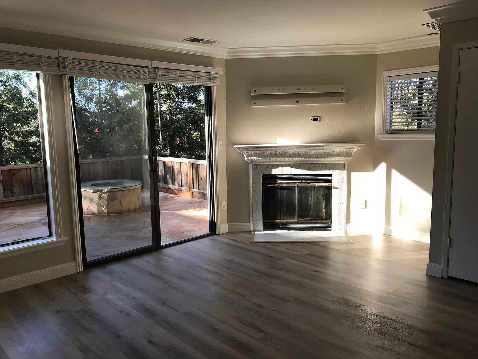 Charming 2 Bedroom Corner Townhome for Rent — Photo 2