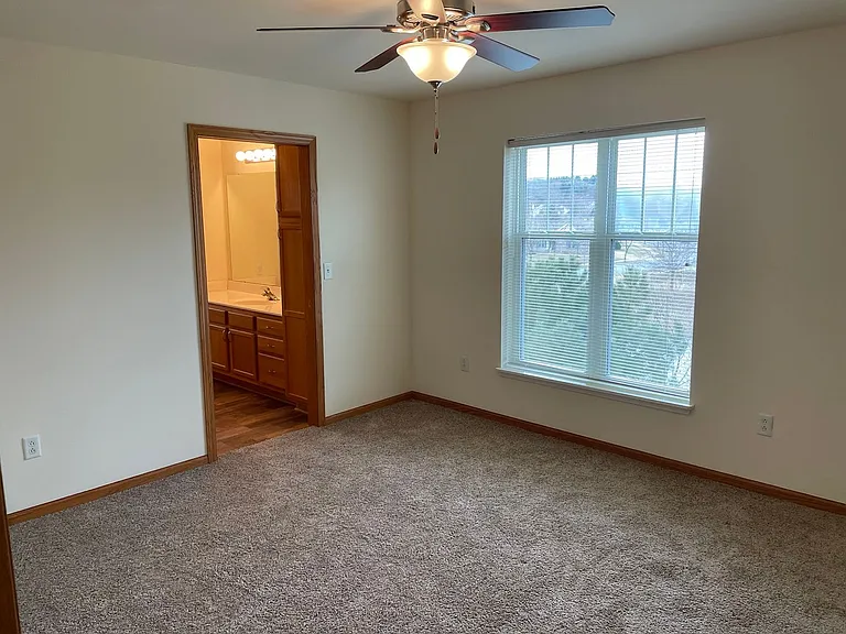 Door Creek Apartments — Photo 12