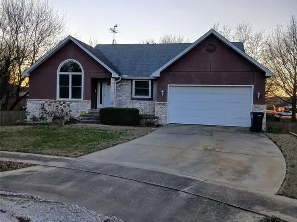 812 Cedar Ln, Prairie Grove, AR 72753