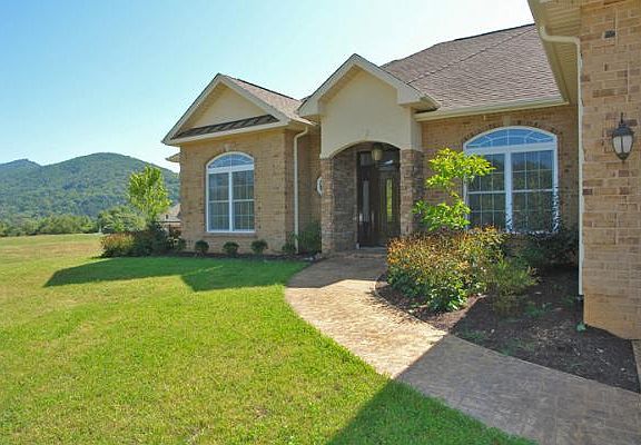 4th image of 321 Savannah Dr NE