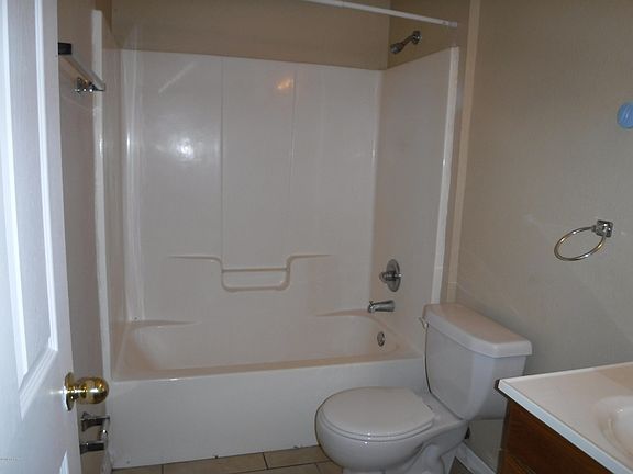 4th image of 521 Pine St