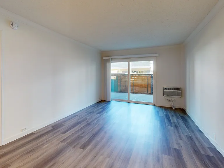 Eight 80 Newport Beach — Photo 168