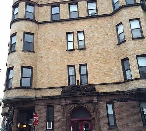 1st image of 664 W Oakdale Ave APT 4