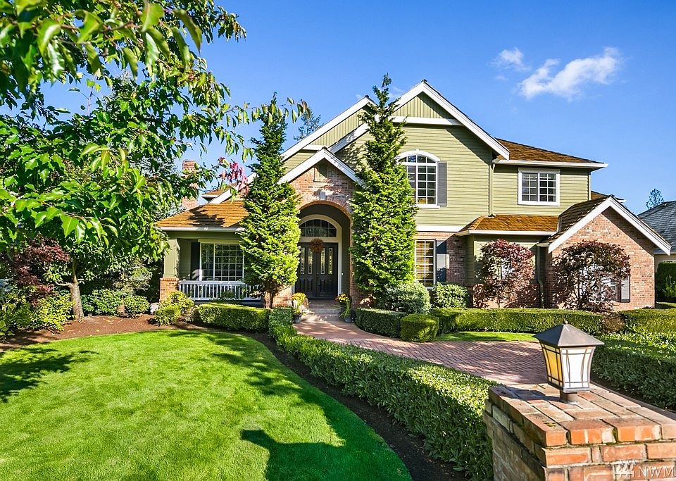 Exceptional Murray Franklyn re-sale in the highly coveted Aldarra Estates. 