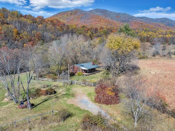 1001 Richie Farm Ln, Big Island, VA 24526