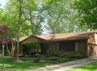 10560 Whitewood Rd, Brecksville, OH 44141