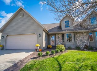 W203N16110 Pin Oak Cir, Jackson, WI