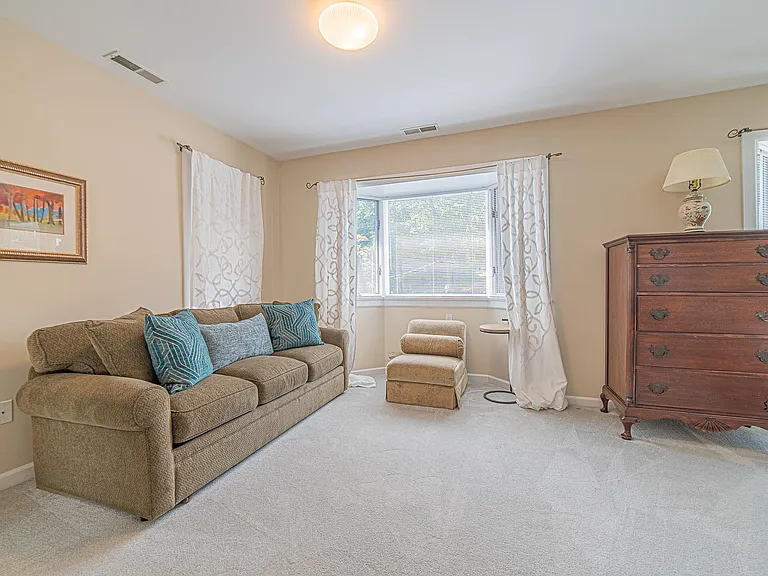 20 Shore Rd — Photo 70