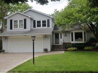 804 Galleon Ln, Elk Grove Village, IL 60007