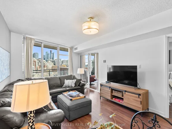 650 Queens Quay W #803, Toronto, ON M5V 3N2