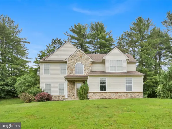 15 Country Club Rd, Ashland, PA 17921