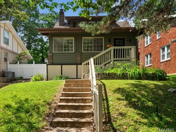 1433 Hawthorne Pl, Saint Louis, MO 63117
