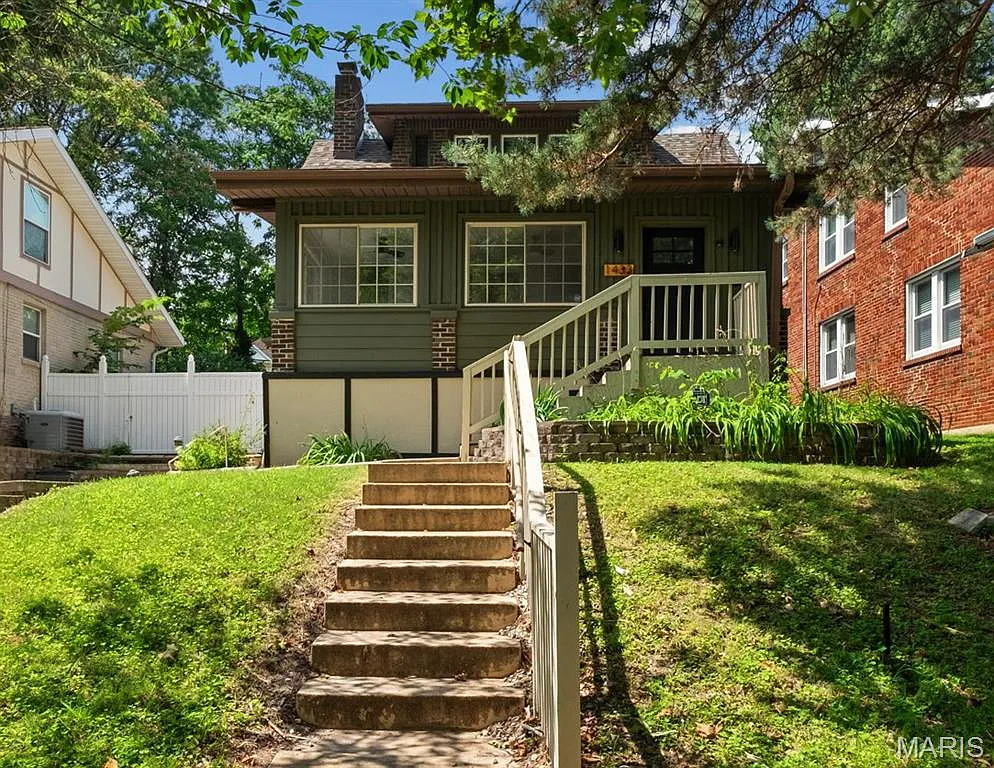 1433 Hawthorne Pl photo 1