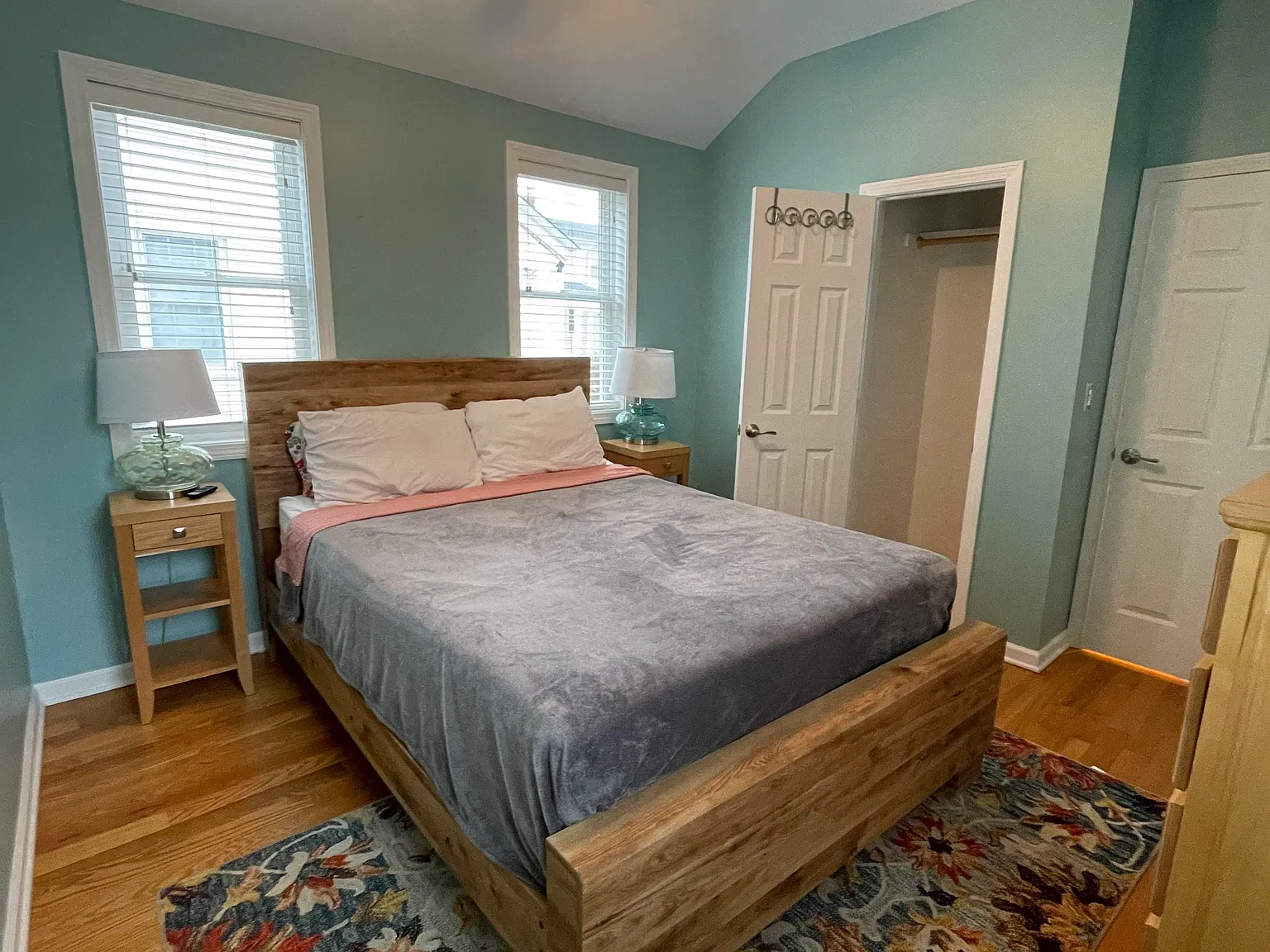 3 bed, 739 sqft, $2,100 — Photo 3