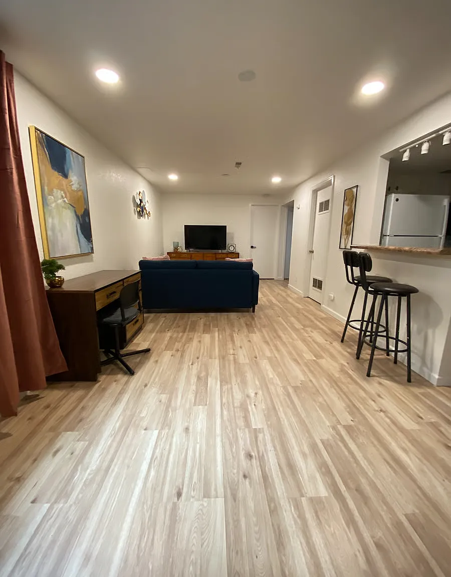 2 bed, 828 sqft, $1,600 — Photo 2