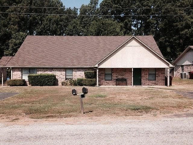 1st image of 116 Willow Creek Ct APT B