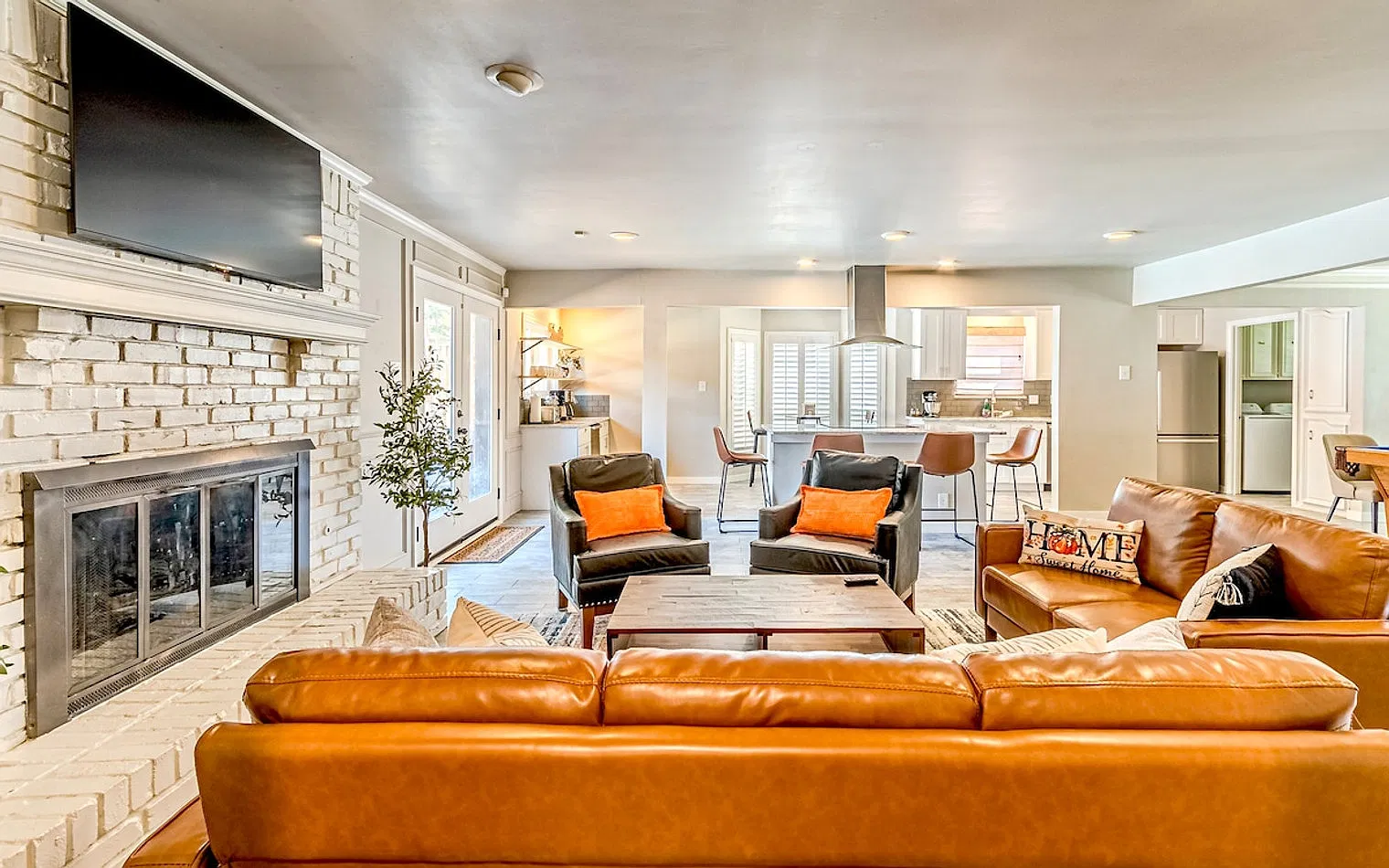 5 bed, 2.0 bath, 3153 sqft, $16,793 — Photo 1