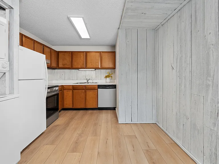 700 S Monarch St #207 — Photo 7