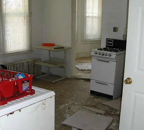 5th image of 368 W Main St