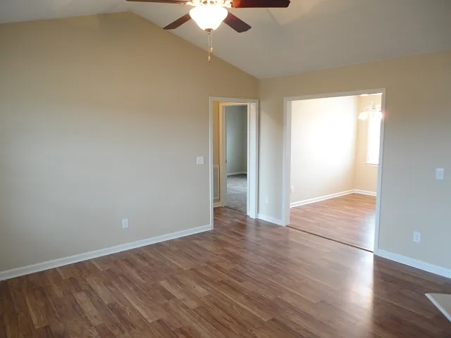 96 Imperial Dr — Photo 7