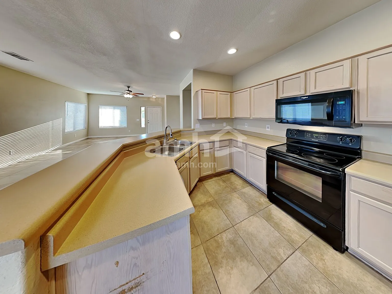 3 bed, 2.0 bath, 1426 sqft, $1,840 — Photo 3