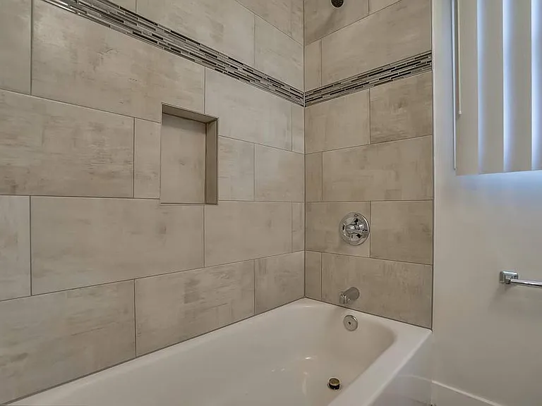 455 W 4th St — Photo 5