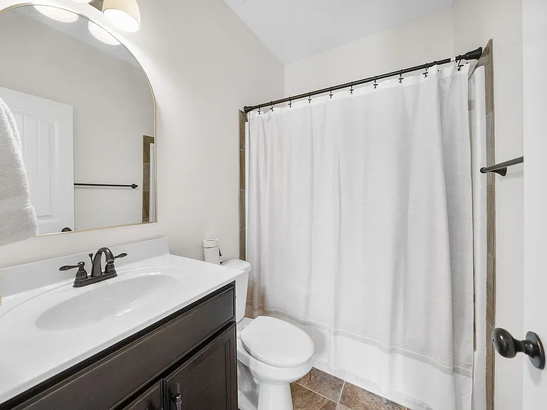 404 Sedgwick Ln — Photo 14