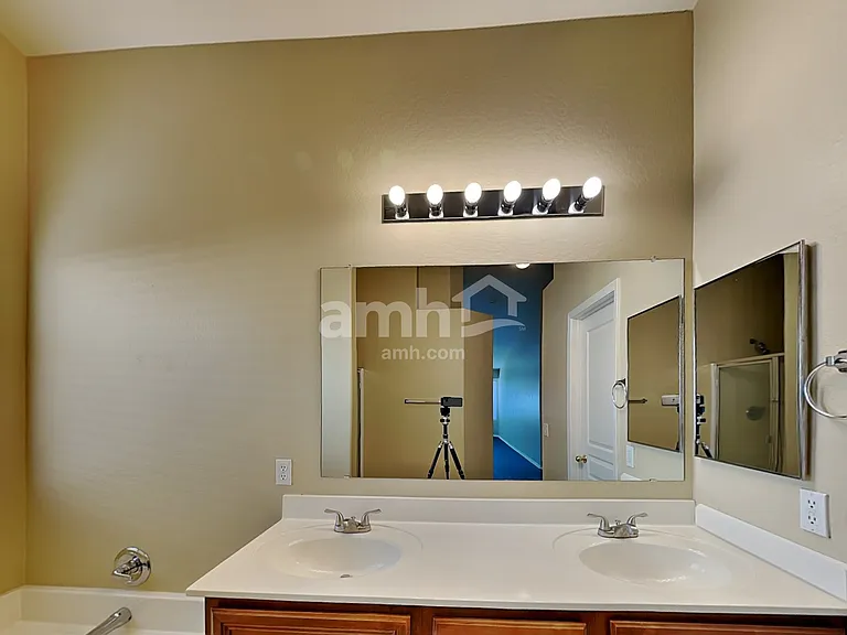 16261 W Hope Dr — Photo 11