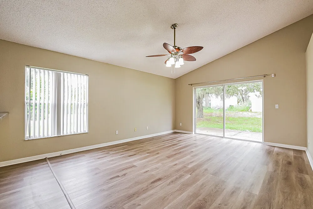 3 bed, 2.0 bath, 1902 sqft, $2,250 — Photo 3
