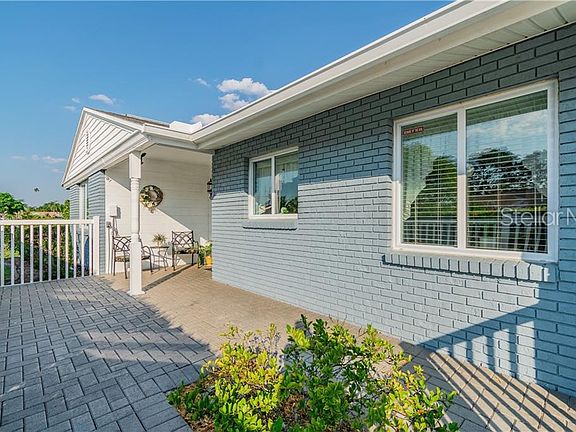 3rd image of 636 Oakmont Ave