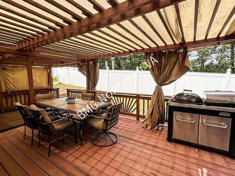 8237 Smithfield Ave — Photo 26