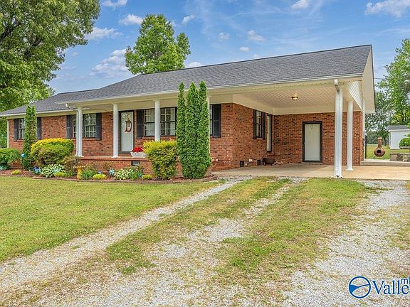 3rd image of 523 Bluff Rd