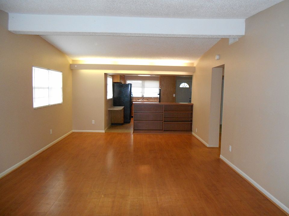 1st image of 640 Grace Ct