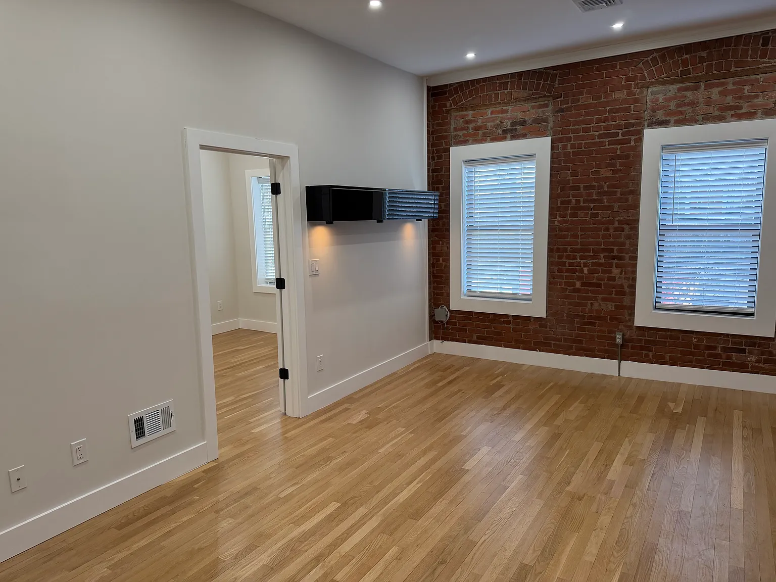 1 bed, 700 sqft, $2,400 — Photo 4