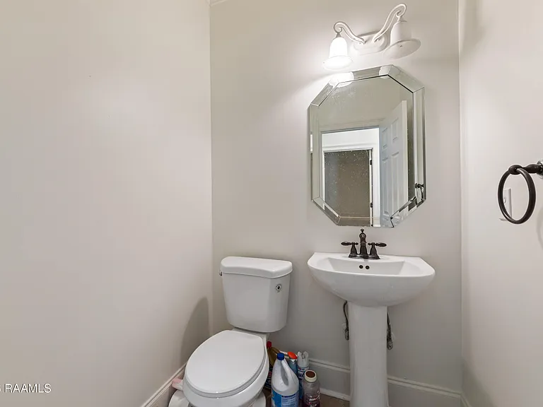 100 Shumard Dr — Photo 39