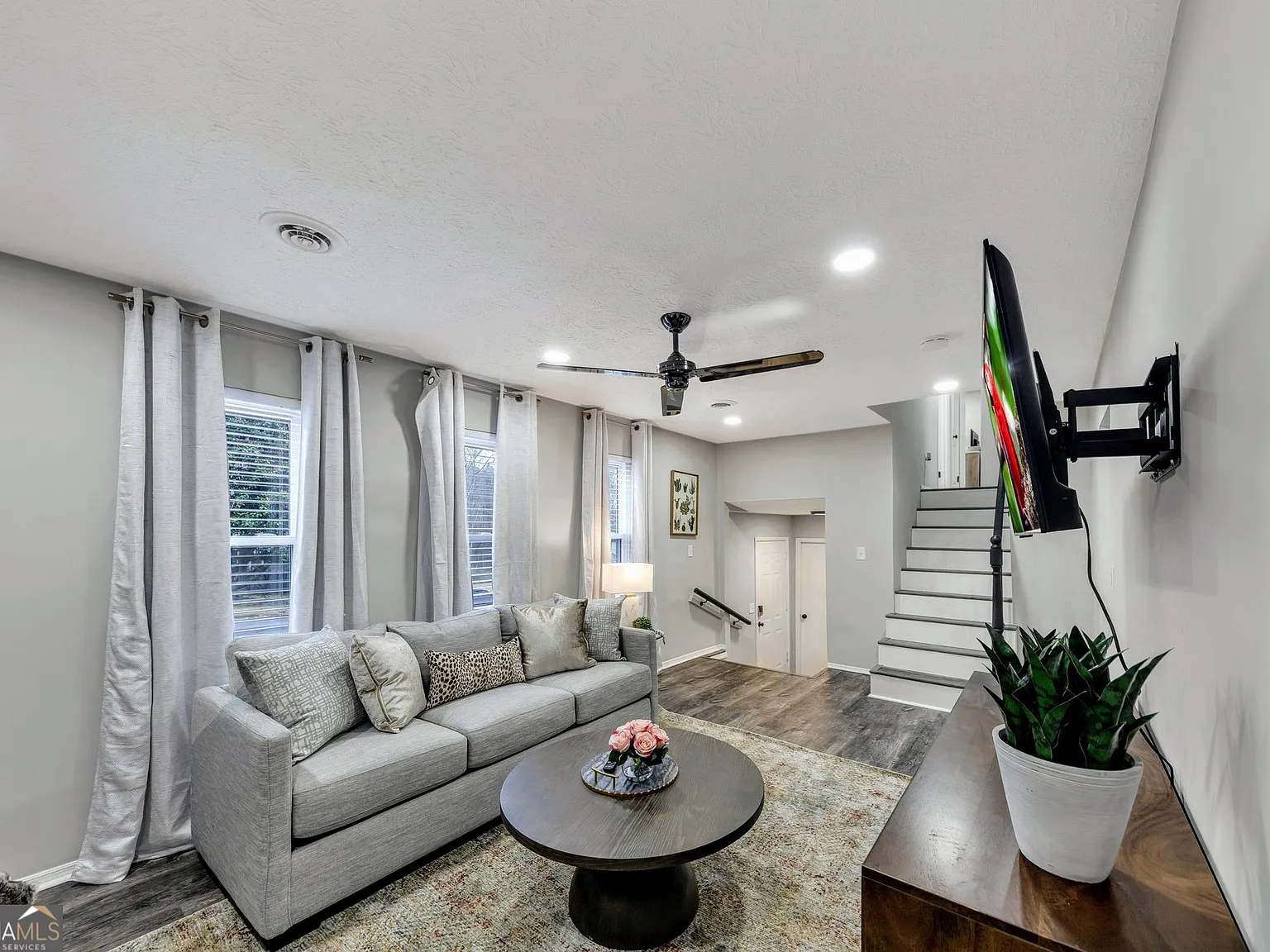 4 bed, 2.0 bath, 1482 sqft, $4,600 — Photo 4