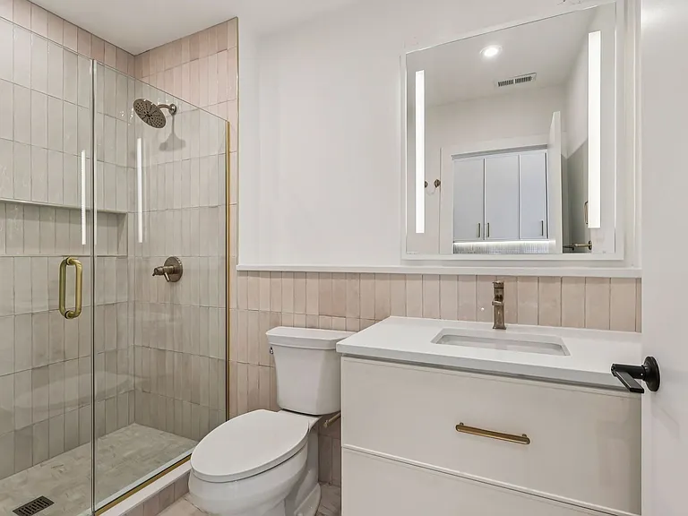 20 West — Photo 145