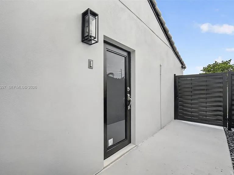 1011 NW 30th Ct #1 — Photo 6