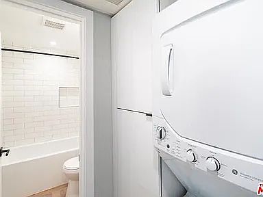 2nd image of 5847 Willoughby Ave #8858760f4