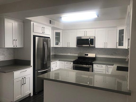 3rd image of 408 N Palm Dr #102