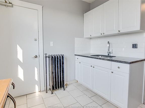 4th image of 2191 Ontario St