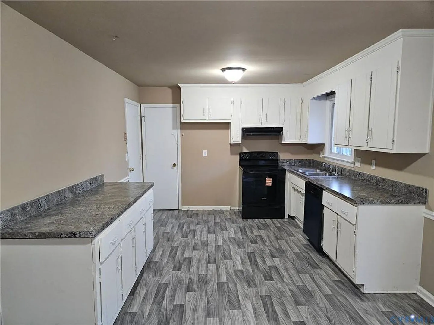 Remodeled home in Colonial Heights — Photo 4