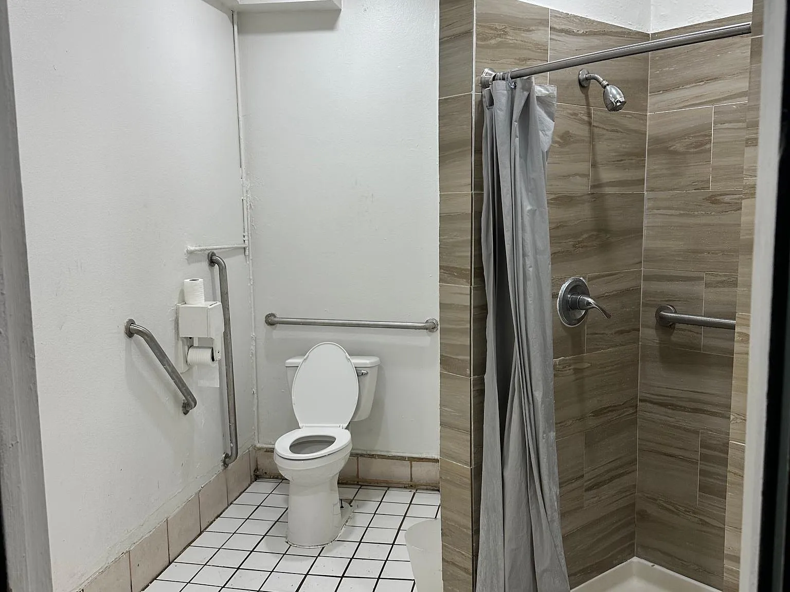 Studio, 10000 sqft, $1,400 — Photo 4